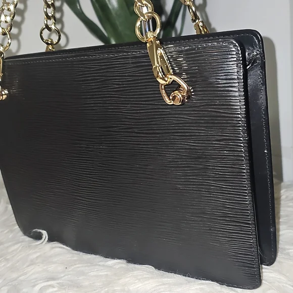 Authentic Louis Vuitton Epi - Picture 11 of 17